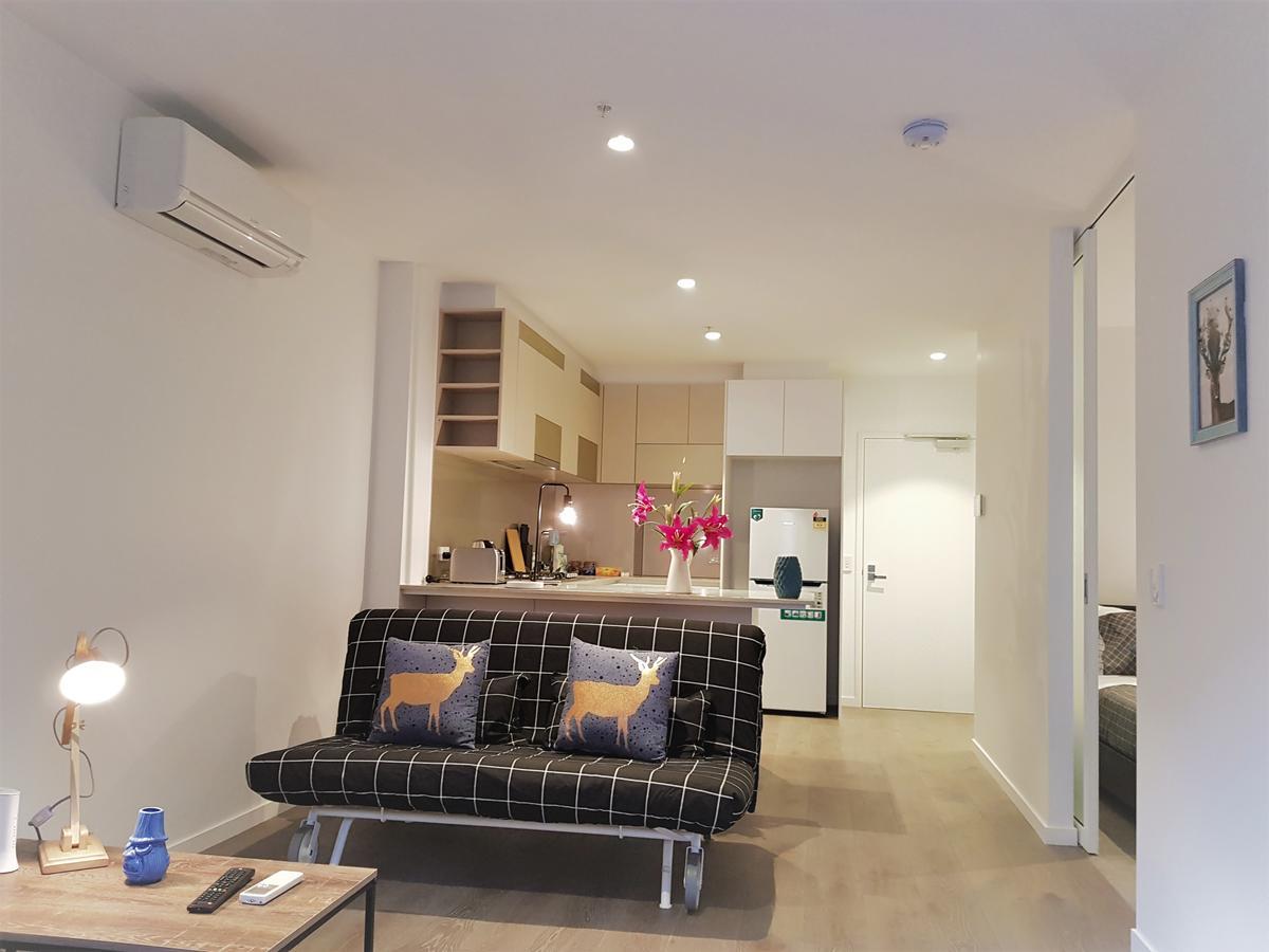 On The Fifth Apartment *